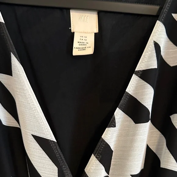 H&M Black and White Houndstooth Long Sleeve Dress - Picture 2 of 3